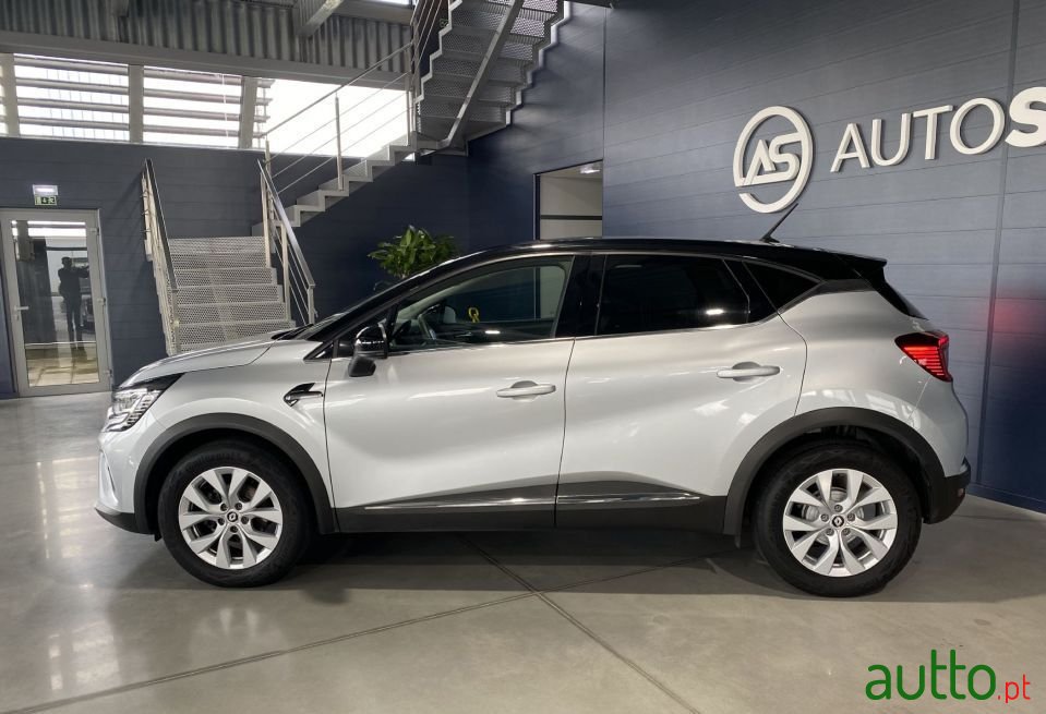 2021' Renault Captur photo #2