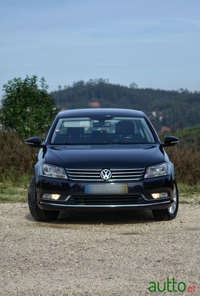 2011' Volkswagen Passat photo #4