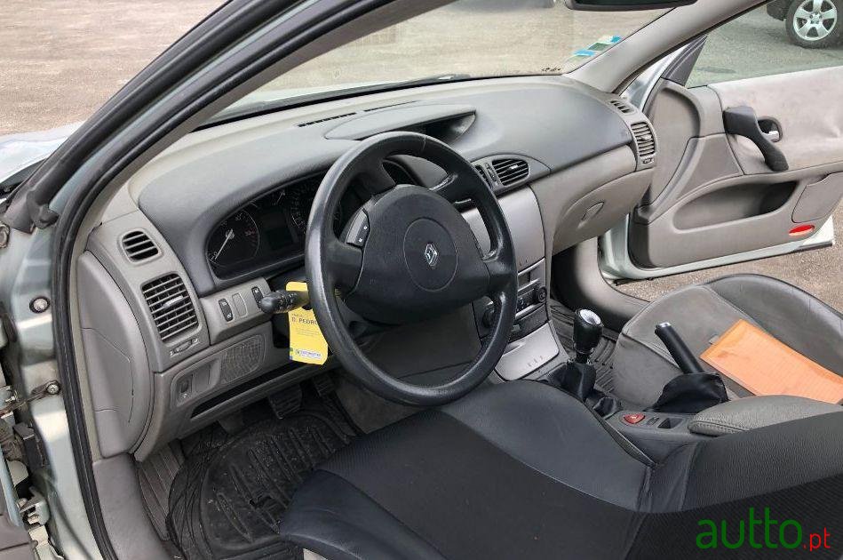 2001' Renault Laguna Break photo #6