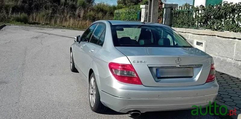2009' Mercedes-Benz Classe C photo #3
