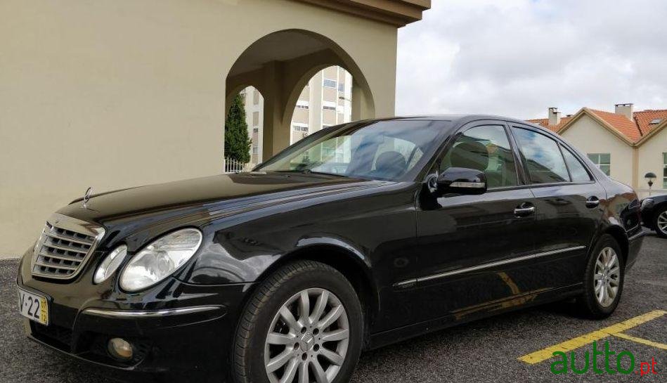 2007' Mercedes-Benz E-220 Elegance photo #2