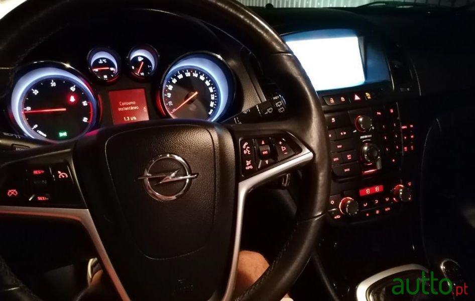 2009' Opel Insignia Sports Tourer photo #4