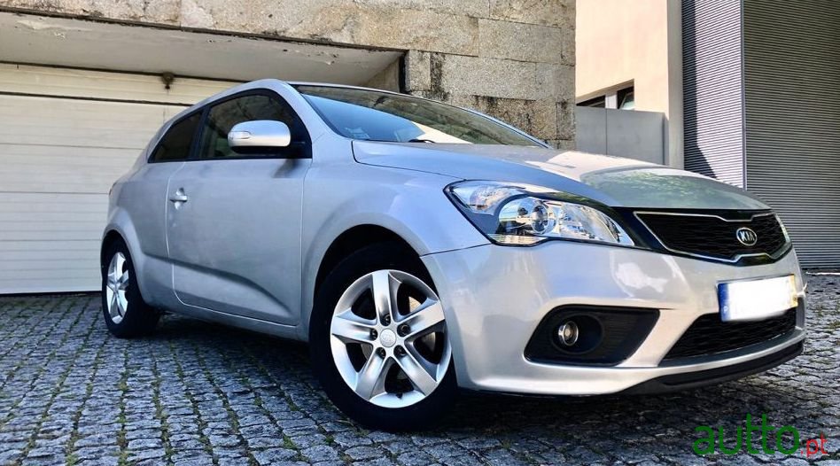 2011' Kia Ceed photo #2