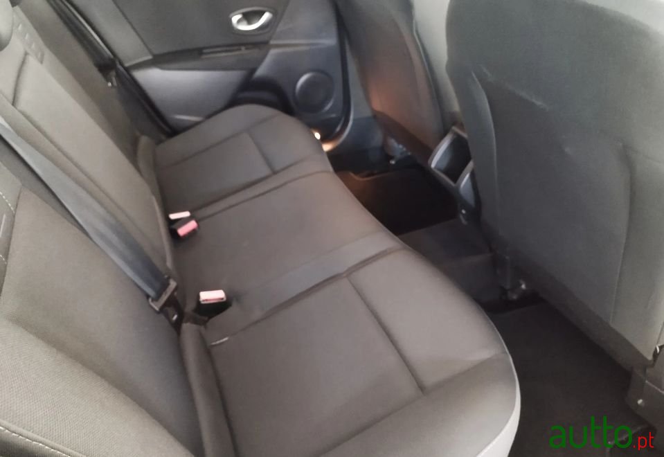 2010' Renault Megane Sport Tourer photo #6