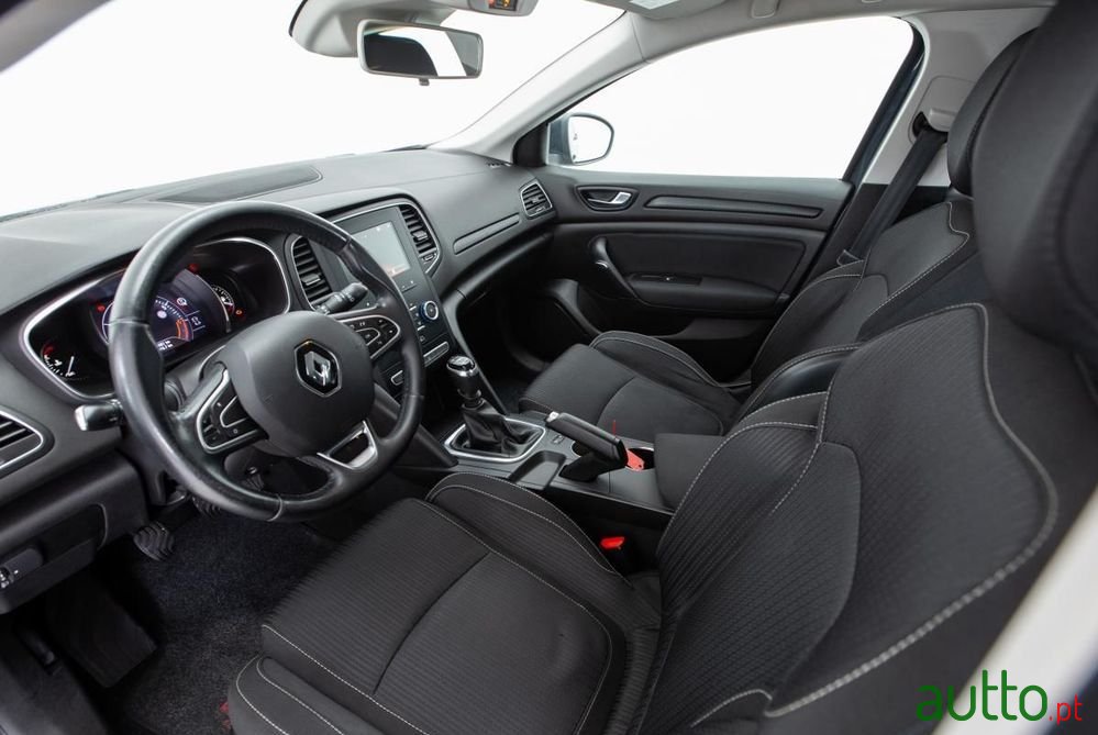 2019' Renault Megane photo #6