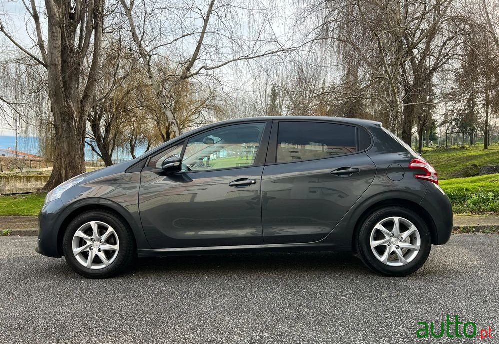 2015' Peugeot 208 1.4 Hdi Active photo #4