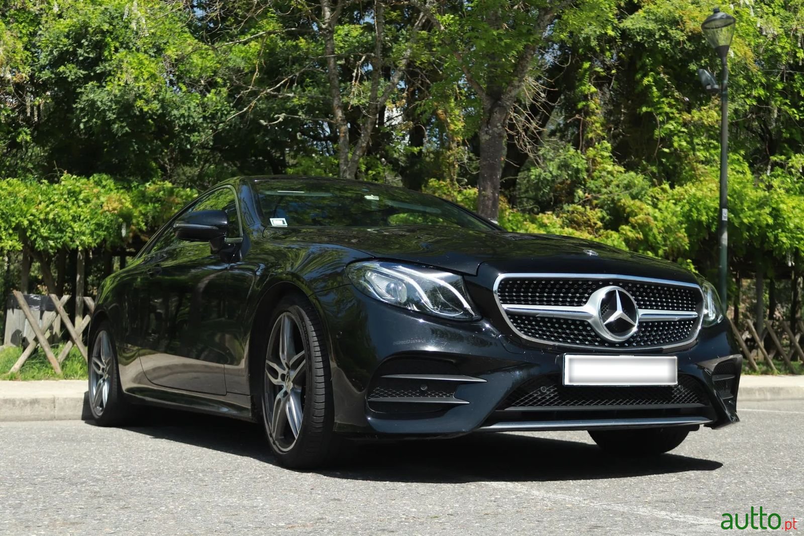 2017' Mercedes-Benz E-220 photo #2