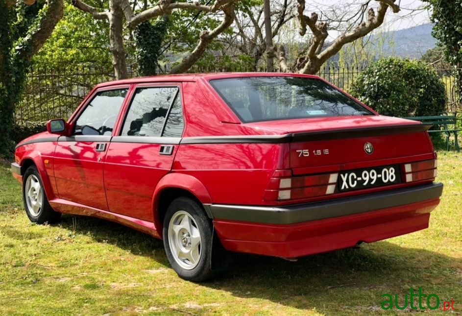 1991' Alfa Romeo 75 photo #3