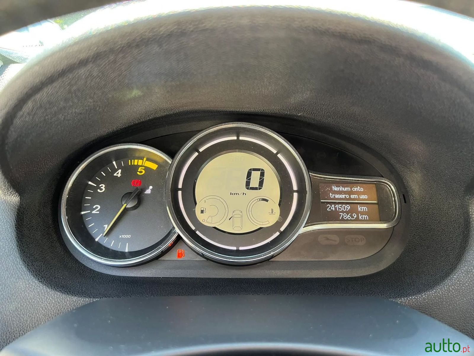 2011' Renault Megane Coupe photo #6