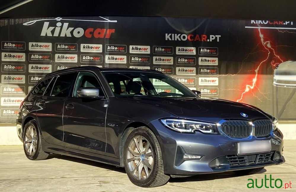 2022' BMW 330 E Touring Line Sport Auto photo #1