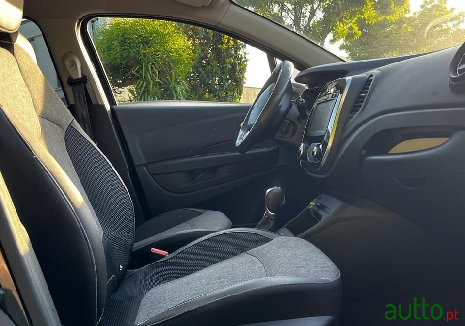 2019' Renault Captur photo #4