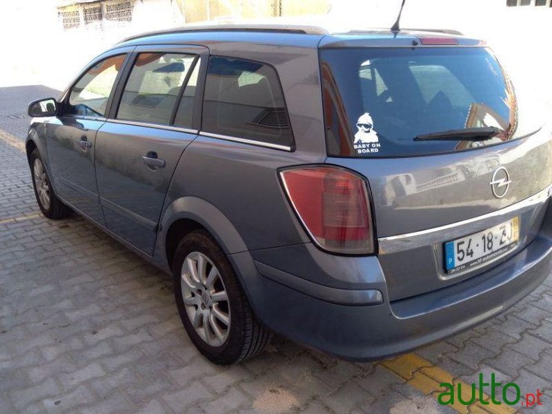 2005' Opel Astra Caravan photo #3