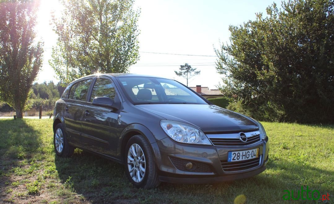 2009' Opel Astra photo #1