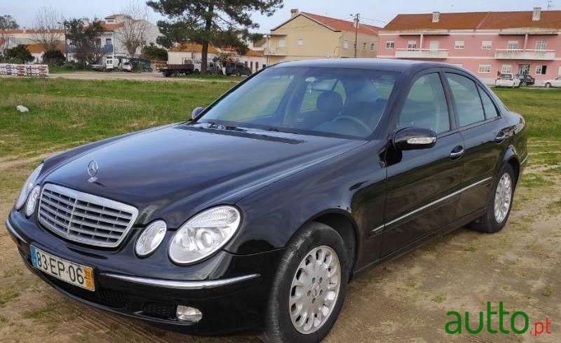 2002' Mercedes-Benz E-220 Cdi Elegance photo #2