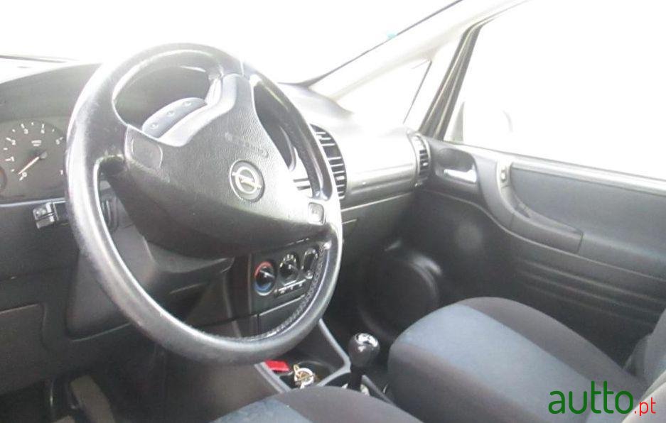 1999' Opel Zafira photo #1
