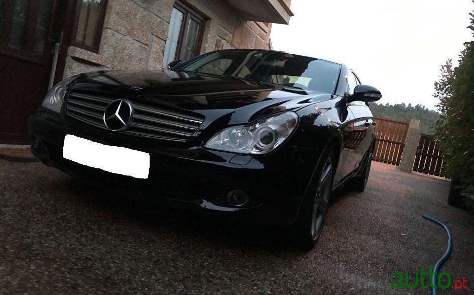 2005' Mercedes-Benz Cls-320 photo #2