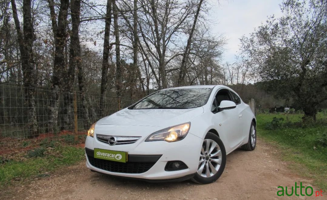2012' Opel Astra Gtc photo #1