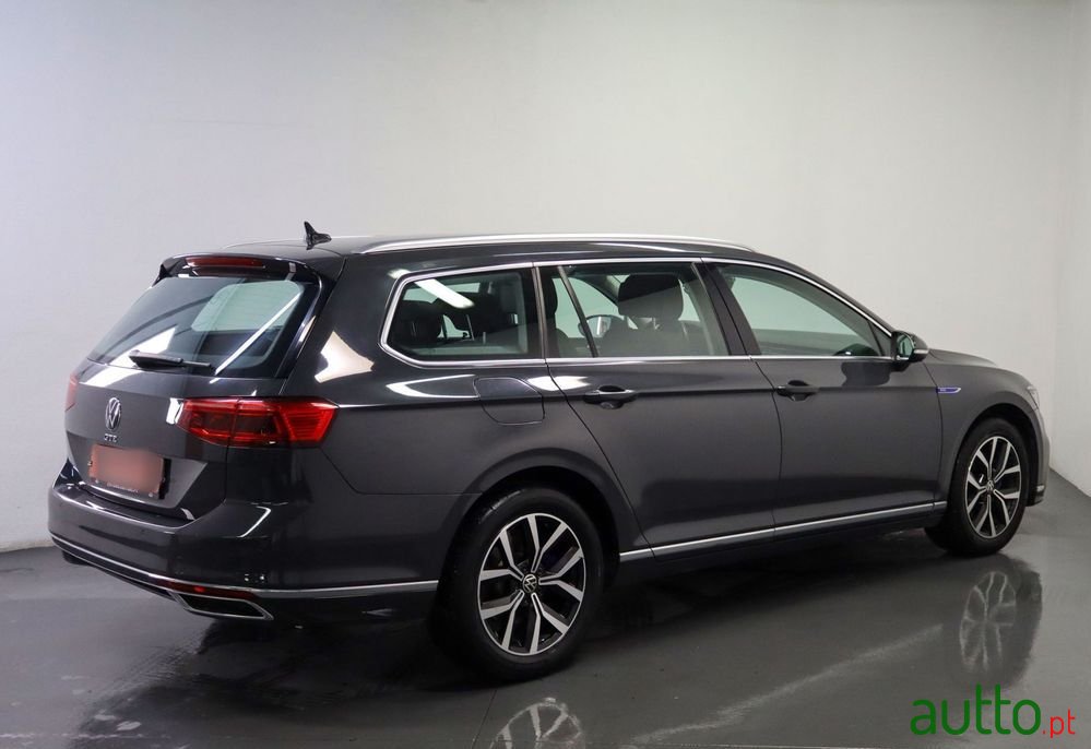 2020' Volkswagen Passat Variant photo #3