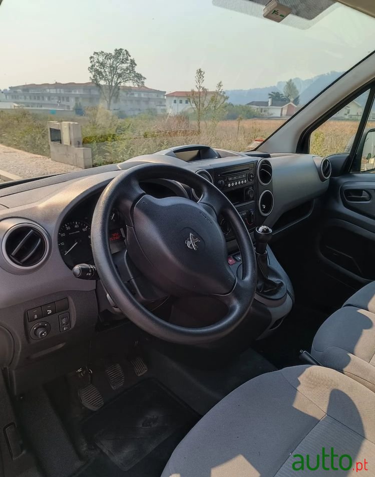 2015' Peugeot Partner photo #5