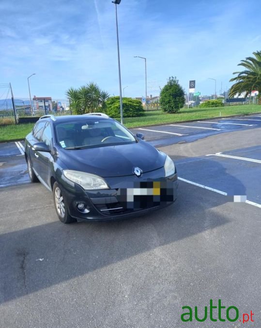 2010' Renault Megane Sport Tourer photo #2