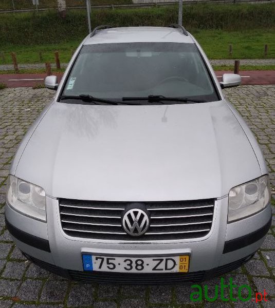 2001' Volkswagen Passat Variant photo #2