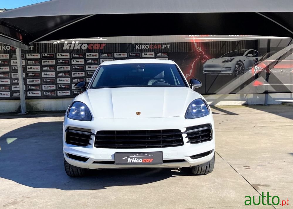 2021' Porsche Cayenne E-Hybrid photo #2