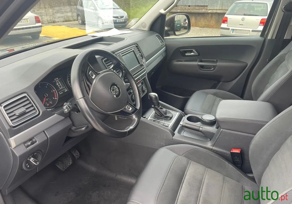 2022' Volkswagen Amarok photo #2