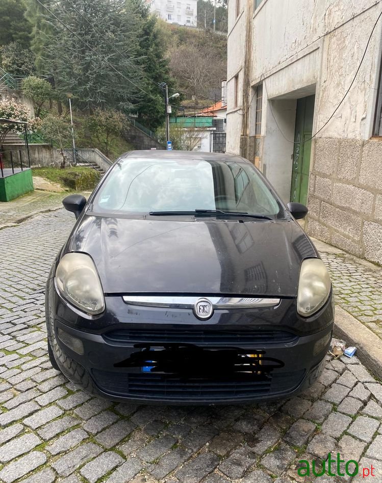 2011' Fiat Punto Evo photo #2