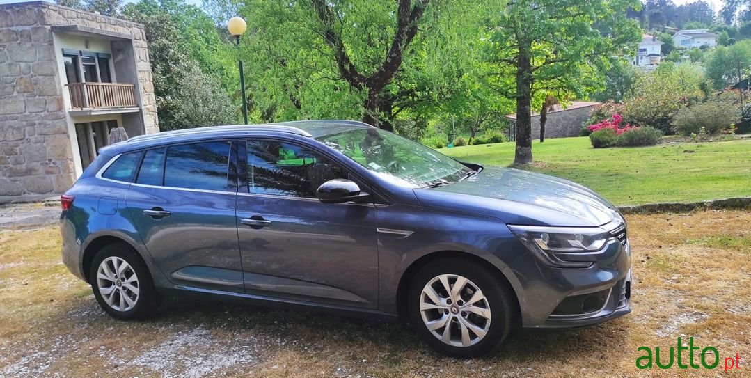 2018' Renault Megane Sport Tourer photo #2