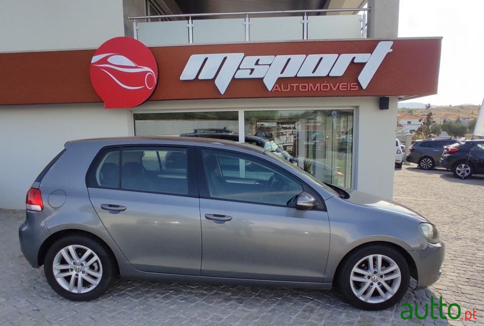 2009' Volkswagen Golf photo #1