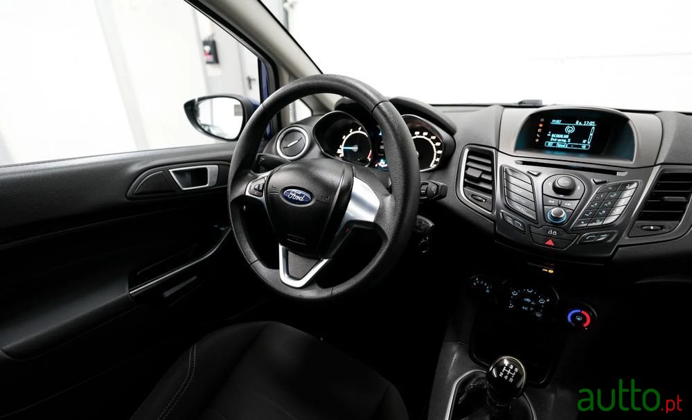 2014' Ford Fiesta photo #6