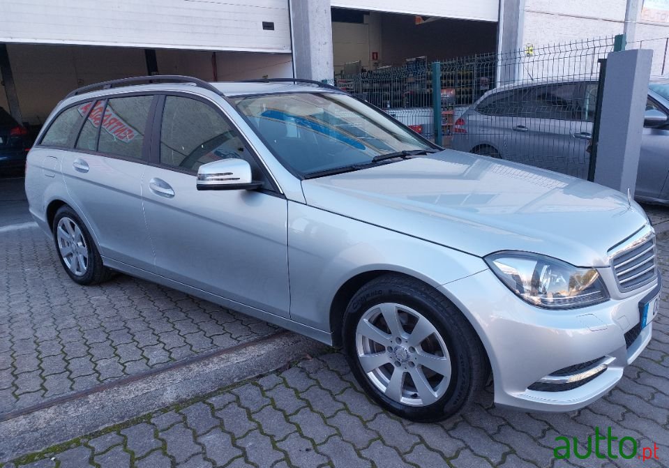 2013' Mercedes-Benz C-220 photo #3