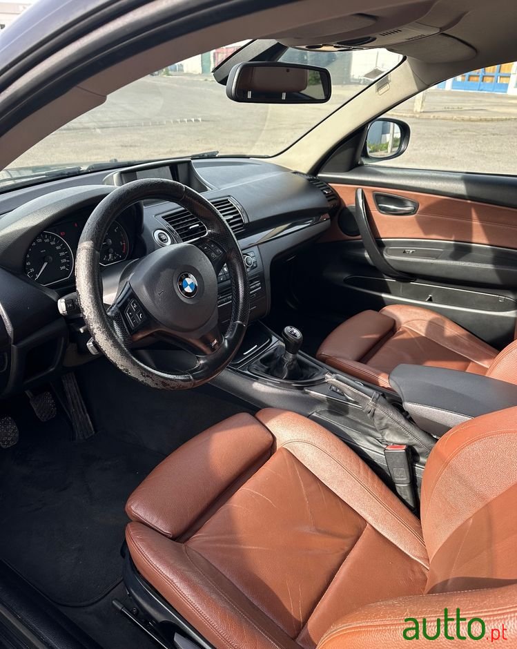 2010' BMW 118 D Coupe photo #5