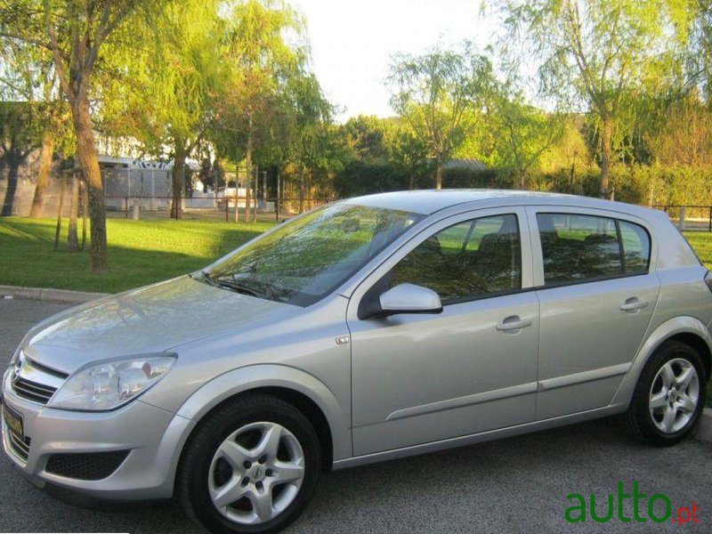 2006' Opel Astra 1.3 Cdti Cosmo photo #2
