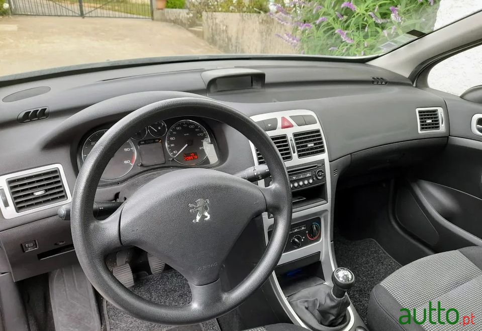 2006' Peugeot 307 Break photo #3