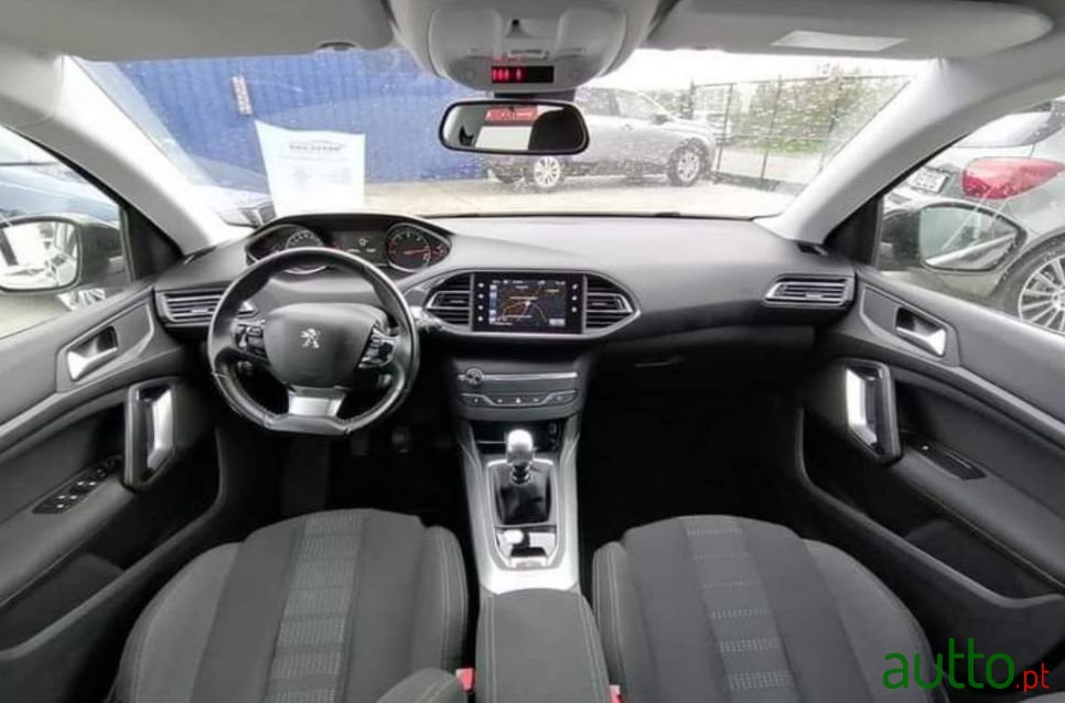 2017' Peugeot 308 Sw photo #3