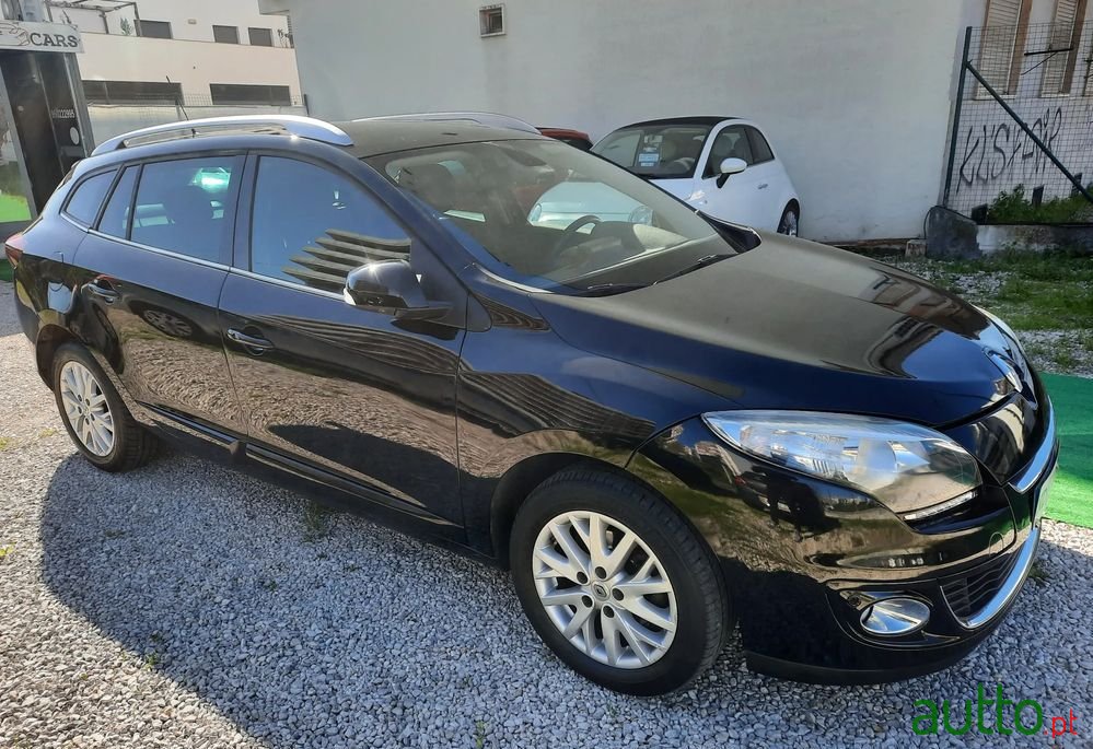 2012' Renault Megane Sport Tourer photo #3