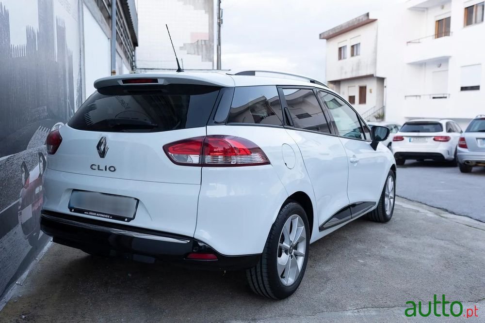 2018' Renault Clio Sport Tourer photo #4