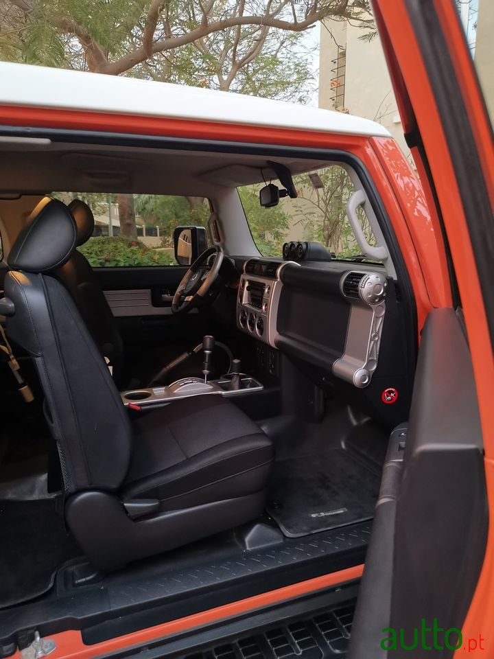 2013' Toyota FJ Cruiser photo #2