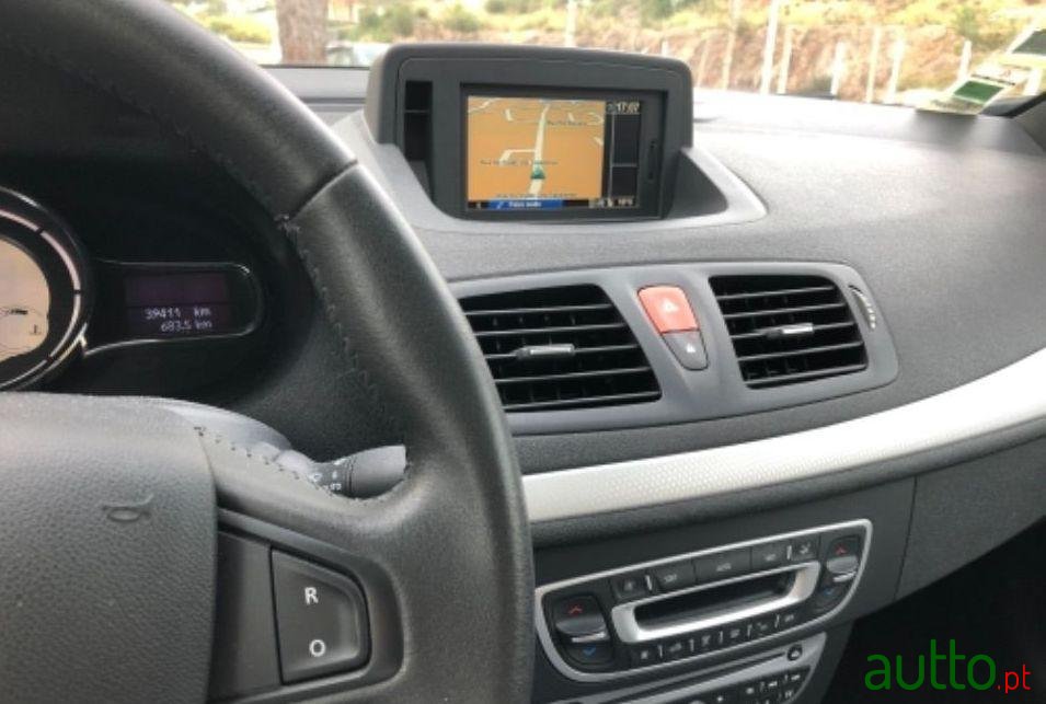 2010' Renault Megane photo #2