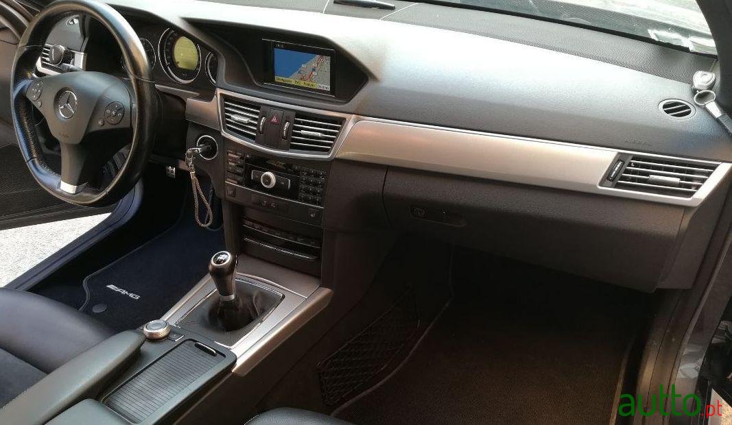 2010' Mercedes-Benz E-250 Cdi photo #2