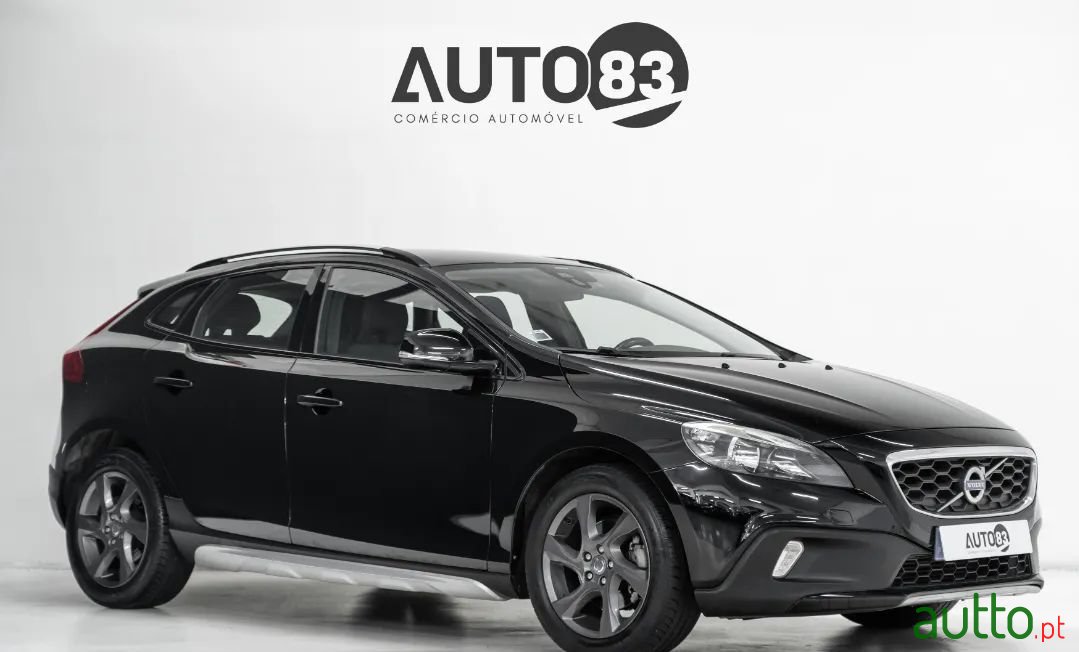 2013' Volvo V40 Cross Country photo #1