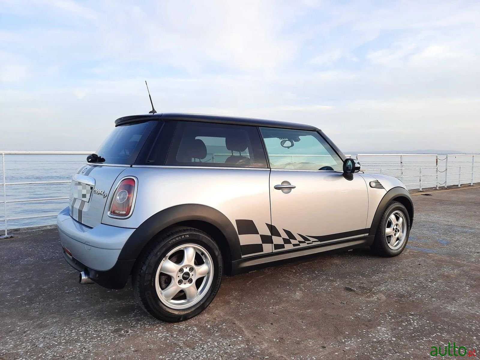 2009' MINI Cooper photo #6