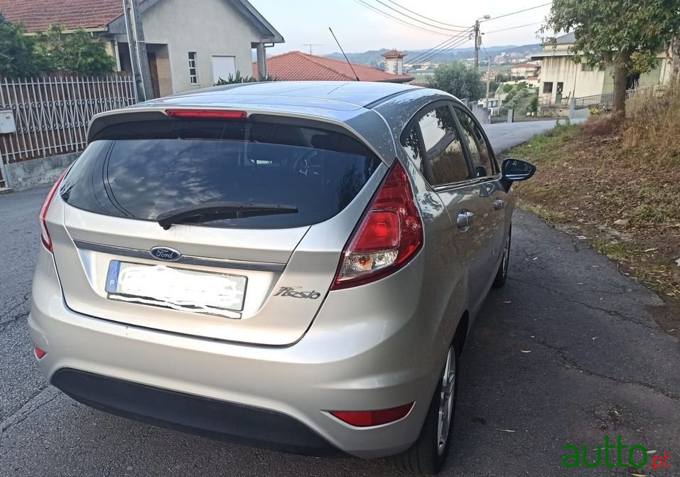 2015' Ford Fiesta photo #5