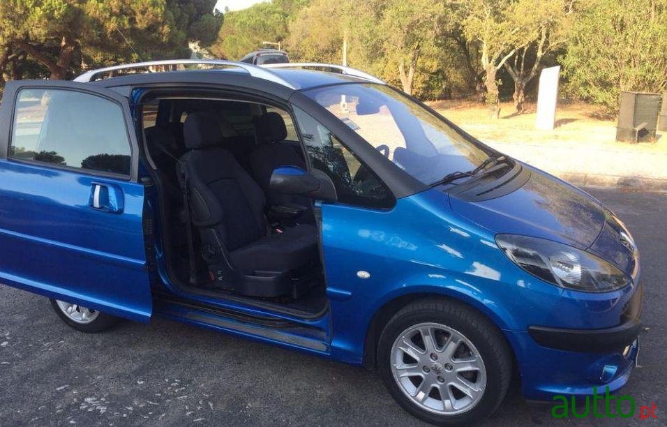 2006' Peugeot 1007 Sport photo #3