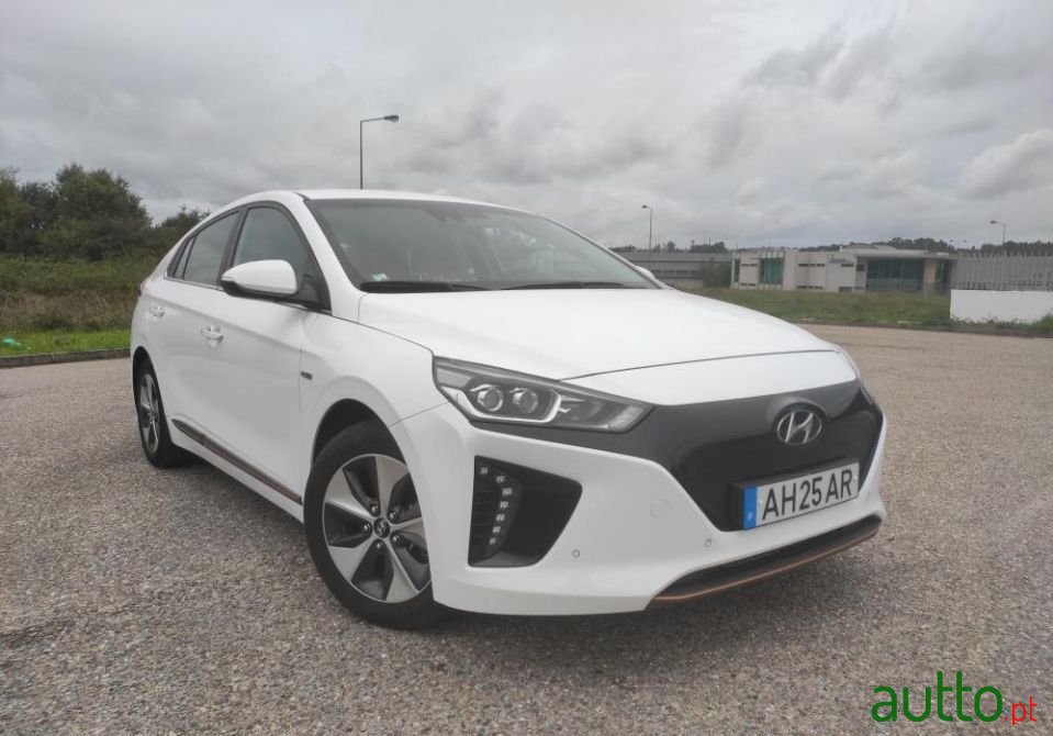 2018' Hyundai Ioniq photo #1