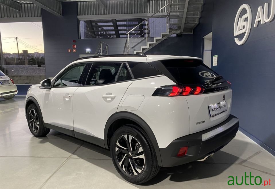 2021' Peugeot 2008 photo #3
