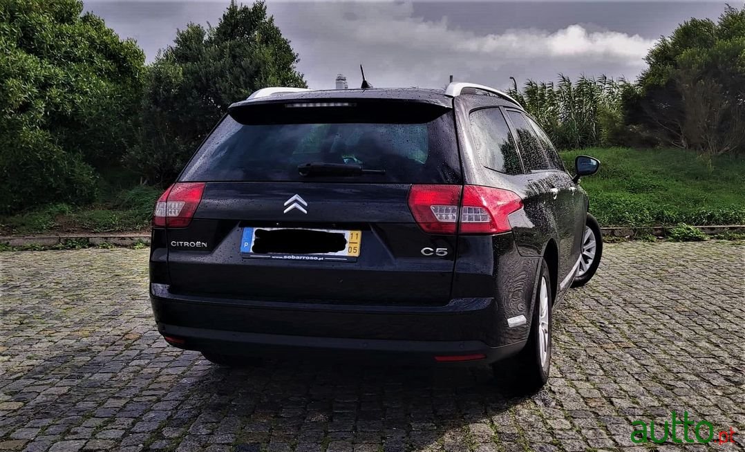 2011' Citroen C5 Tourer photo #3