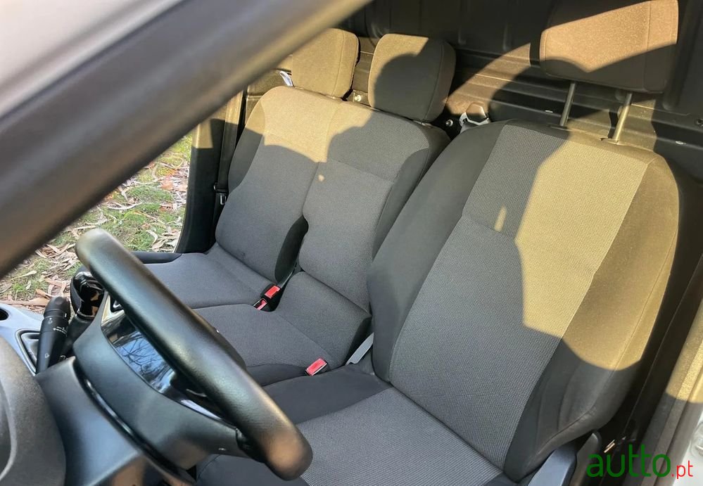 2019' Peugeot Partner photo #6