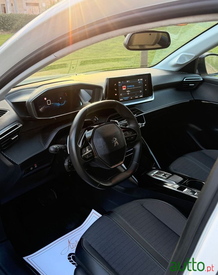 2022' Peugeot 208 photo #5